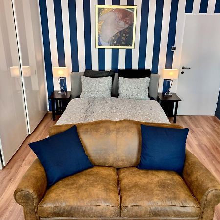 Adele Blue Danube Apartment Wina Bagian luar foto