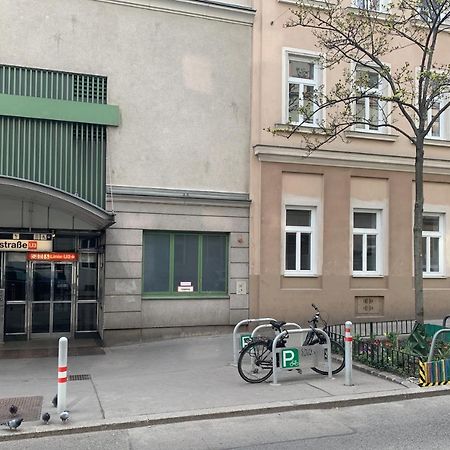 Adele Blue Danube Apartment Wina Bagian luar foto